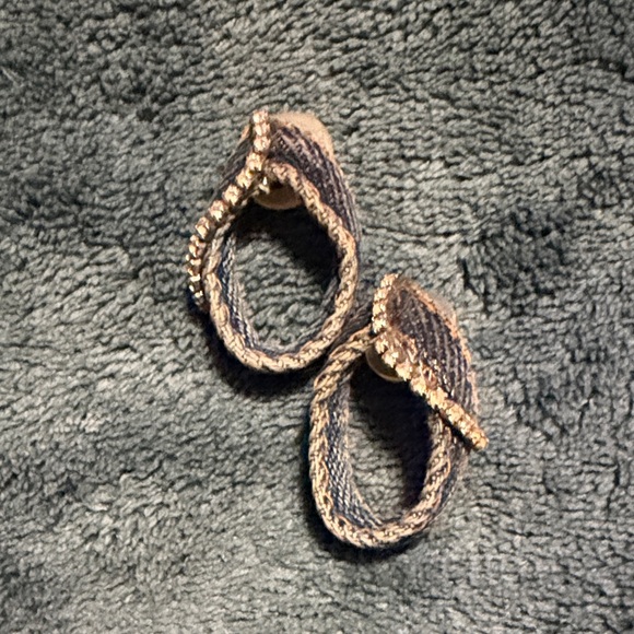 Elegant Gold and Black Twisted Earrings - Picture 3 of 3